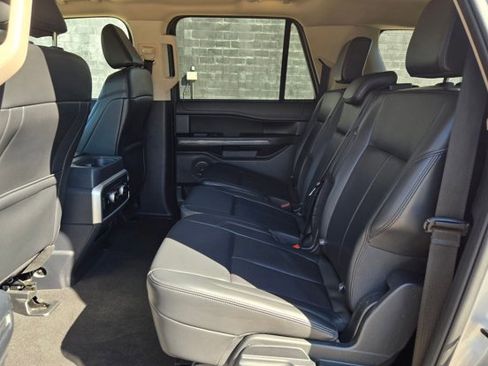 Used 2024 Ford Expedition Max XLT image 18