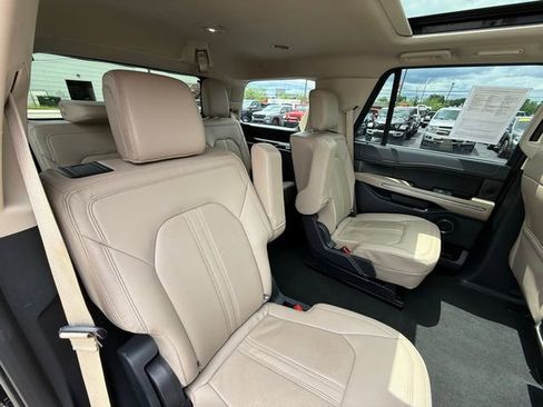 Used 2024 Ford Expedition Limited image 29