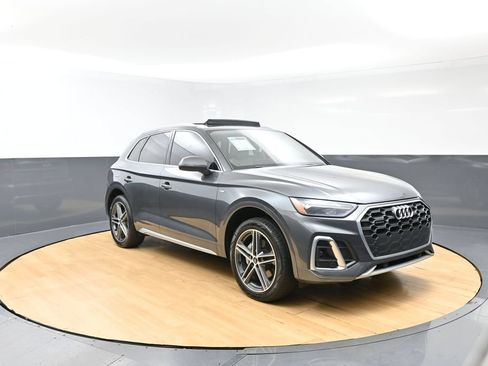 Used 2022 Audi Q5 e Premium w/ Convenience Package AWD/4WD image 40