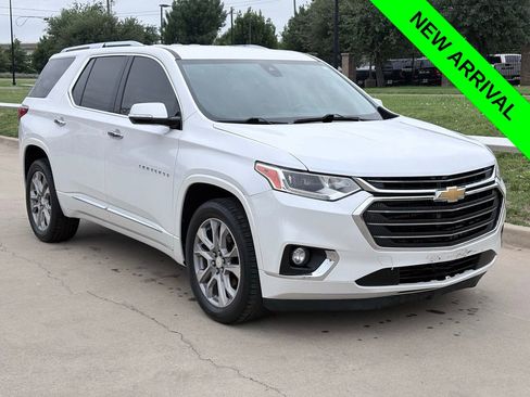 Used 2019 Chevrolet Traverse Premier w/ Driver Confidence II Package FWD image 1
