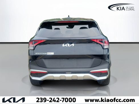 Used 2025 Kia Sportage EX FWD image 4