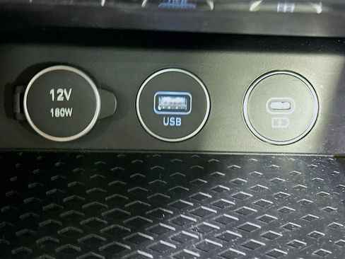 Used 2025 Genesis G70 2.5T RWD image 26