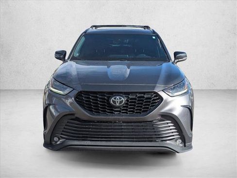 Used 2021 Toyota Highlander XSE image 2