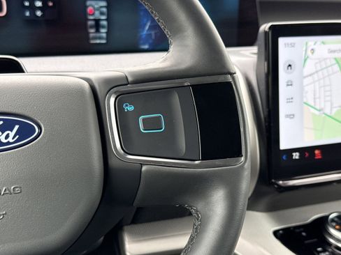 Used 2025 Ford Expedition Active image 18