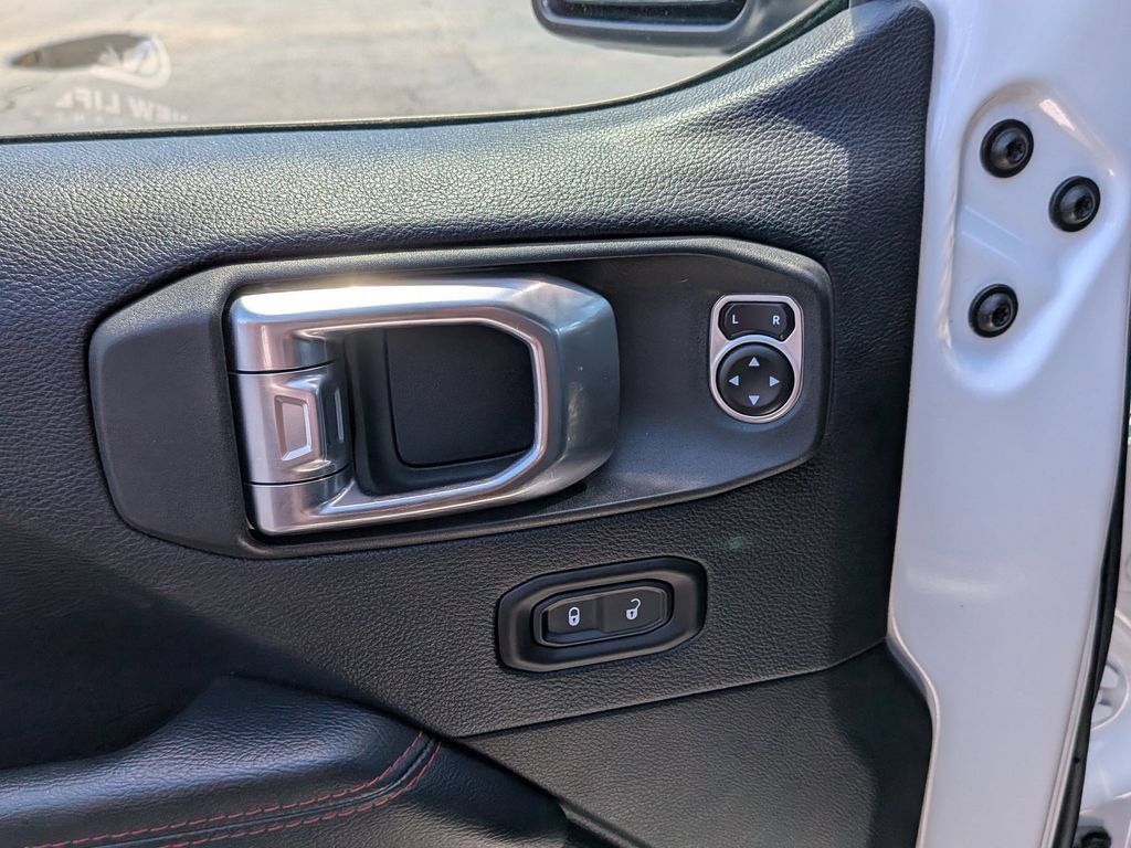 Used 2018 Jeep Wrangler Unlimited Rubicon AWD/4WD image 11