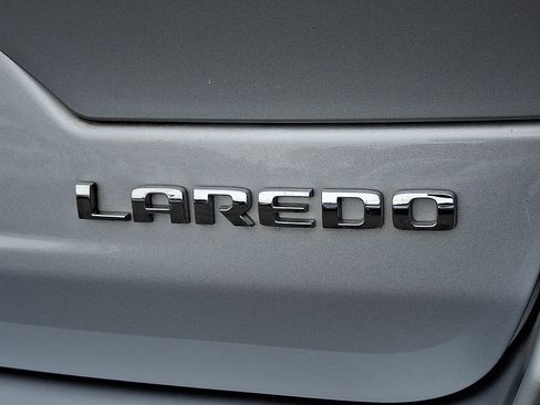 Used 2023 Jeep Grand Cherokee Laredo AWD/4WD image 30