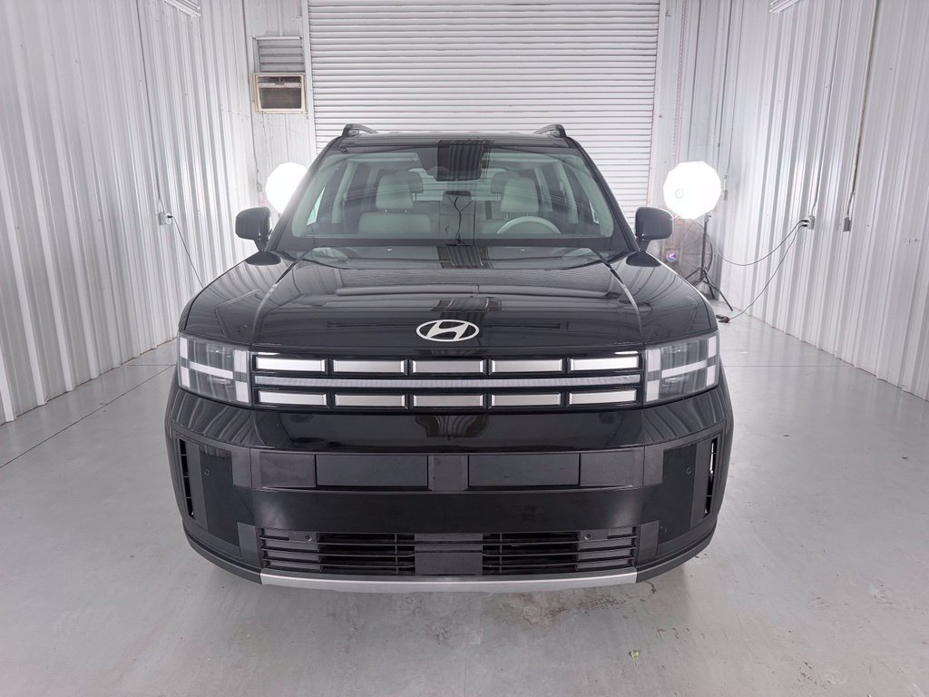 Used 2025 Hyundai Santa Fe SEL FWD image 2