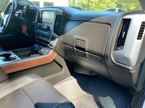 Certified 2019 GMC Sierra 2500 SLT w/ Duramax Plus Package image 28