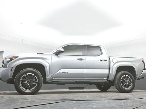 Used 2025 Toyota Tacoma TRD Sport w/ TRD Sport Upgrade Package AWD/4WD image 44