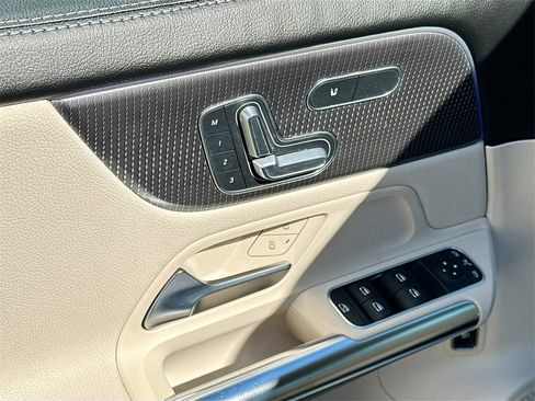 Used 2021 Mercedes-Benz GLA 250 w/ Premium Package image 18