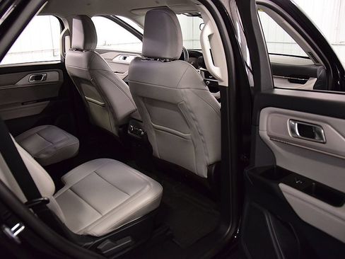 Used 2025 Ford Explorer Active w/ Active Comfort Package AWD/4WD image 32