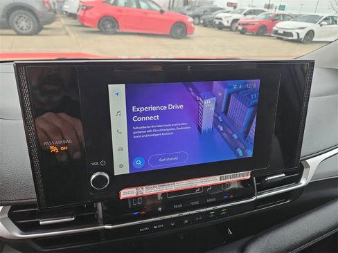 Used 2025 Toyota Sienna LE image 21