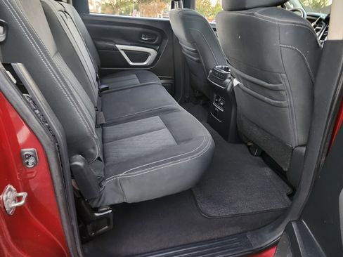 Used 2018 Nissan Titan SV w/ SV Convenience Package image 15