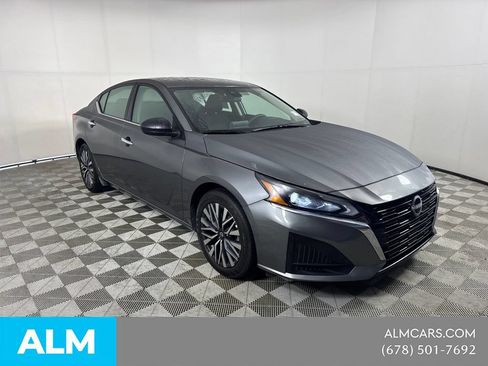 Used 2025 Nissan Altima 2.5 SV FWD image 4