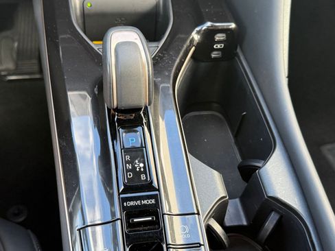 Used 2025 Toyota Crown XLE image 18