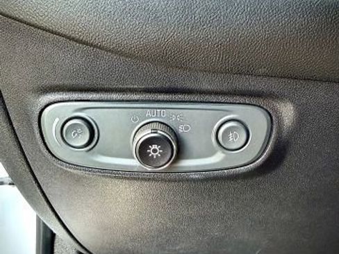 Used 2019 Chevrolet Equinox Premier image 36