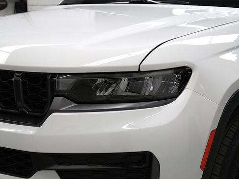 New 2026 Jeep Grand Cherokee Altitude AWD/4WD image 35