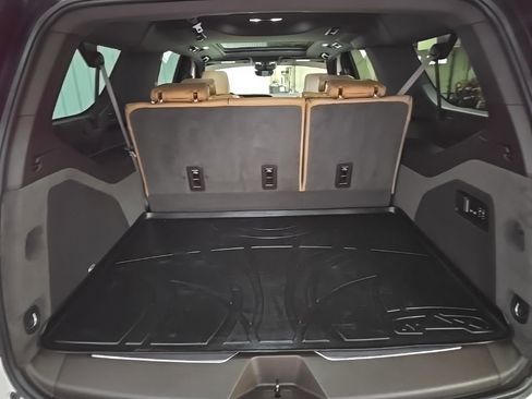 Used 2022 Cadillac Escalade ESV Premium Luxury image 16