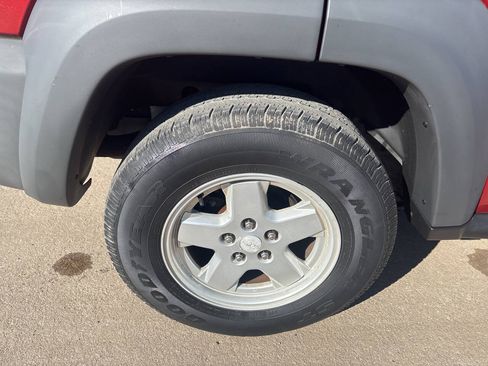 Used 2006 Jeep Liberty Sport AWD/4WD image 8
