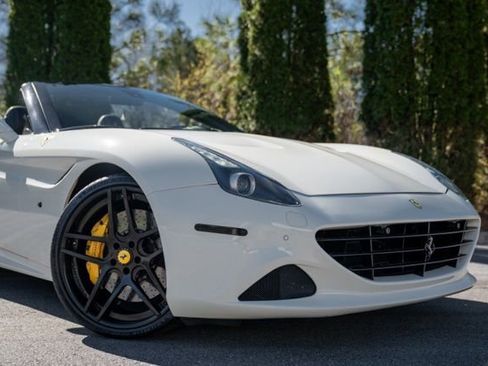 Used 2016 Ferrari California T image 6