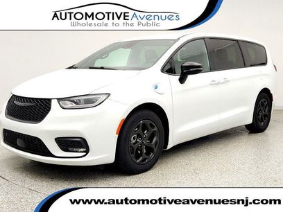 Used 2024 Chrysler Pacifica Limited