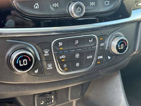 Used 2020 Chevrolet Traverse LT w/ LT Premium Package image 21