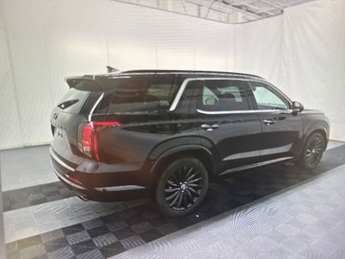 Used 2025 Hyundai Palisade Calligraphy image 2