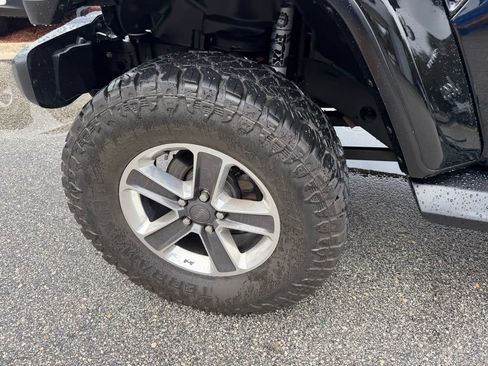 Used 2021 Jeep Wrangler Unlimited Sahara AWD/4WD image 9