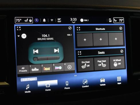 Used 2025 Chrysler Pacifica Select image 11