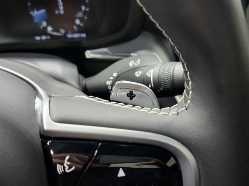 Used 2020 Volvo S60 T6 R-Design image 11