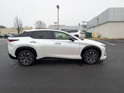 Used 2023 Lexus RZ 450e Premium w/ Technology Package image 2