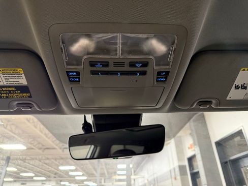 Used 2019 Toyota Highlander XLE image 16