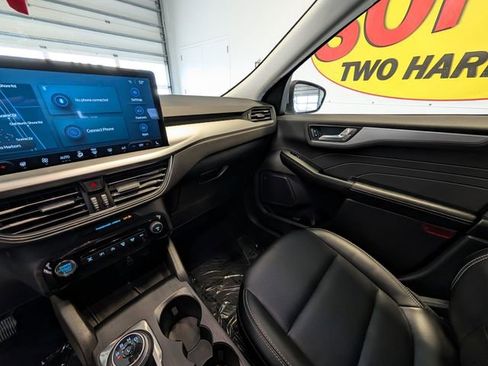 Used 2024 Ford Escape Platinum AWD/4WD image 25