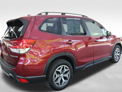 Used 2022 Subaru Forester Premium w/ Popular Package #1 AWD/4WD image 16
