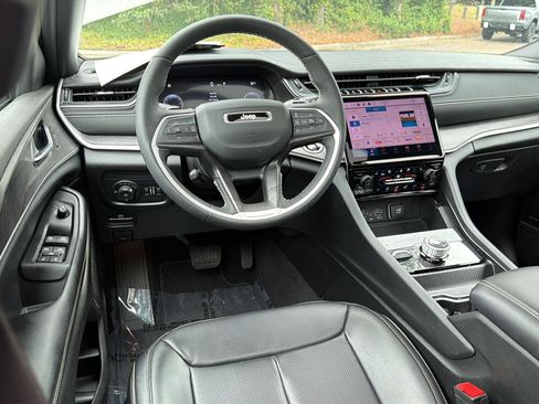 Used 2025 Jeep Grand Cherokee L Limited w/ Luxury Tech Group II AWD/4WD image 20