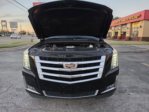 Used 2019 Cadillac Escalade ESV Luxury image 29