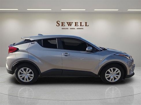 Used 2019 Toyota C-HR LE image 5