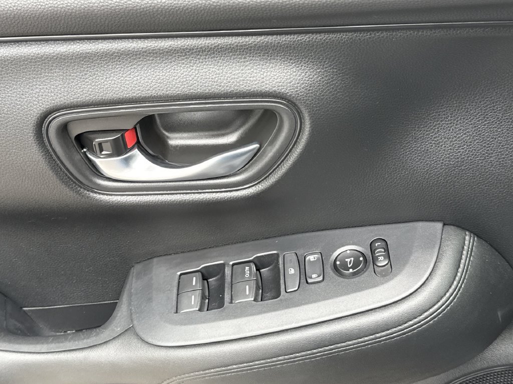 Used 2025 Honda HR-V LX image 15
