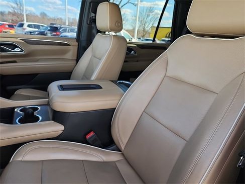 Used 2021 Chevrolet Tahoe Premier w/ Premium Package image 12