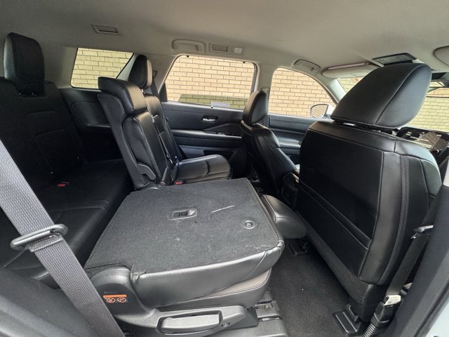Used 2023 Nissan Pathfinder SL AWD/4WD image 30