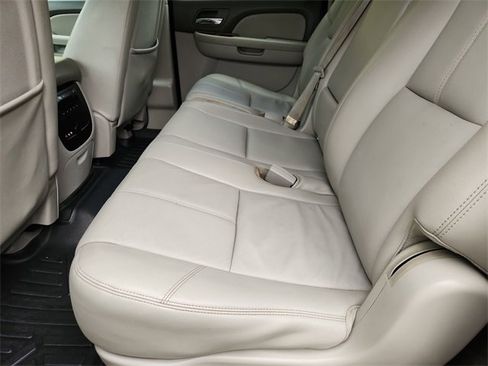 Used 2014 Chevrolet Suburban LT w/ Luxury Package image 22