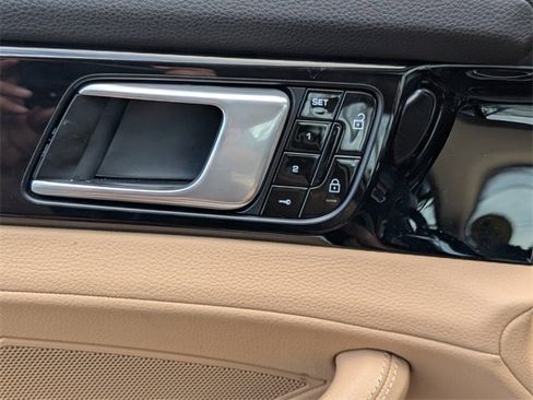 Used 2021 Porsche Panamera image 31