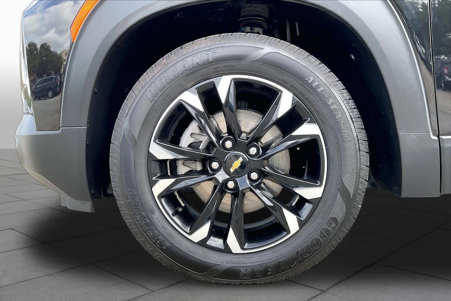 Used 2021 Chevrolet TrailBlazer LT w/ Convenience Package FWD image 11