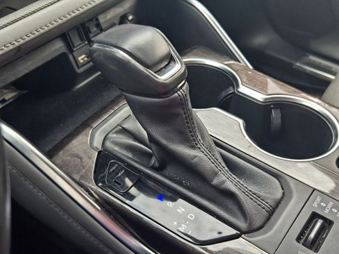 Used 2021 Toyota Highlander Platinum image 17