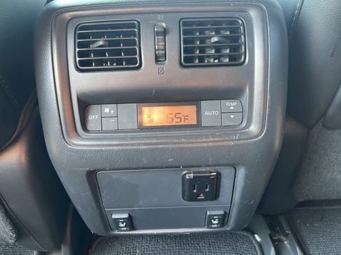 Used 2017 Nissan Pathfinder Platinum image 19