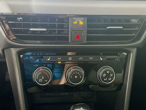 Used 2023 Volkswagen Taos SE image 15