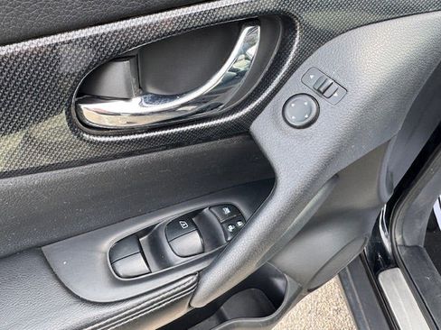 Used 2014 Nissan Rogue SL image 25