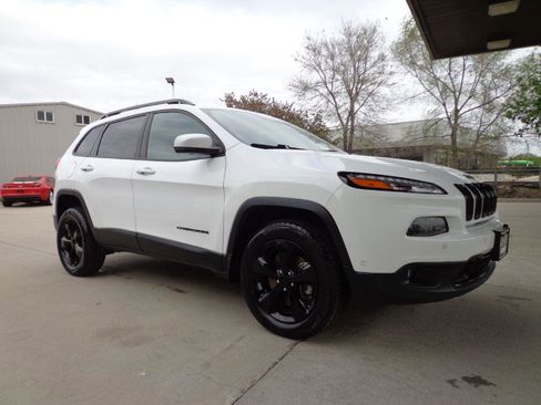 Used 2016 Jeep Cherokee High Altitude w/ Technology Group image 3