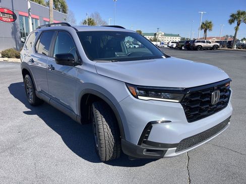 Used 2025 Honda Pilot TrailSport image 7