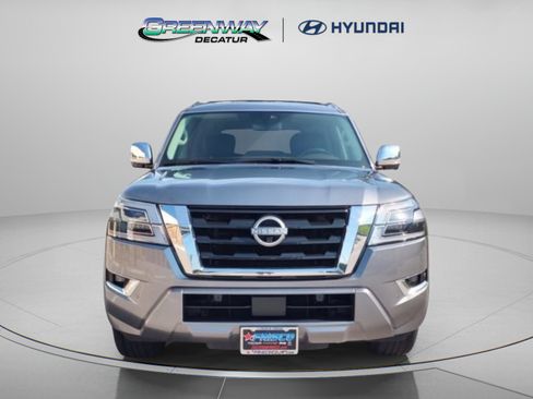 Used 2022 Nissan Armada Platinum w/ Captain's Chairs Package RWD image 2